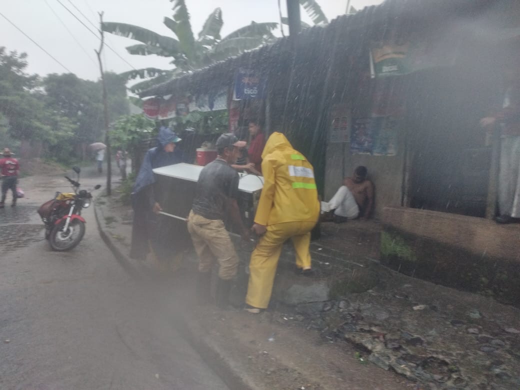 sadrashjs's tweet photo. #TormentaJulia en su paso por el centro de #Nicaragua ha dejado ríos desbordados, como el #Cuapa en #Chontales. | Brigadas ya están atendiendo la emergencia. 🚨🌩️ https://t.co/q3SkaA4Q22