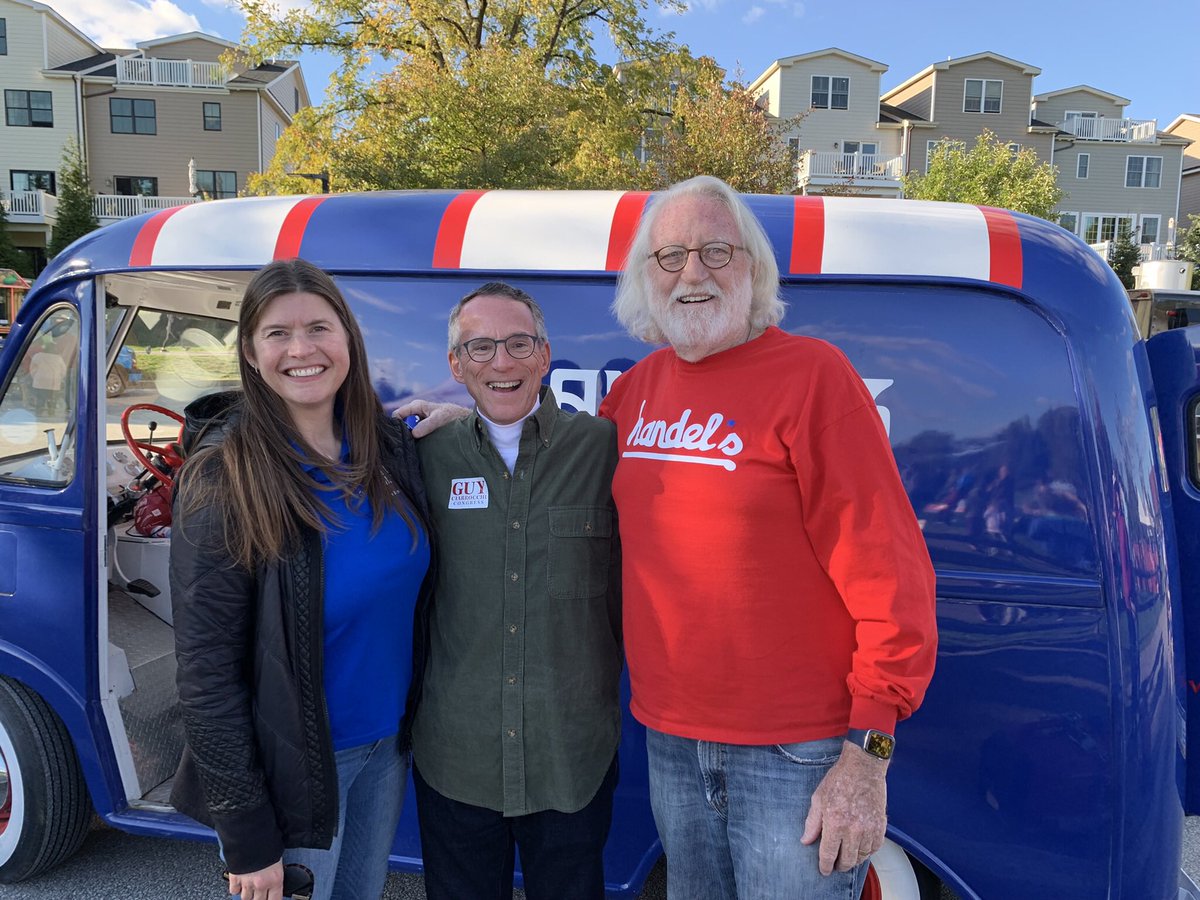 PhilaFreedomGuy's tweet photo. #WhereIsGUY Greetings:7 stops-1day! Exton, Douglasville, Morgantown, D’Town, Chesterbrook, Malvern & Oxford. Each w/people wondering why “the politicians” aren’t focused on fixing problems. I’m running to bring #CommonSense to fix the mess that Biden, Pelosi & Houlahan created.🇺🇸 https://t.co/UznPYaG6N2