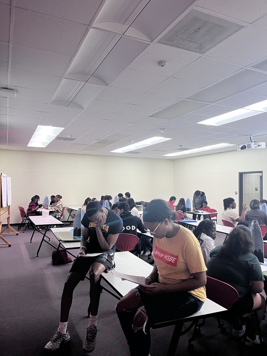 Lamar_NSBE's tweet photo. This weekend we had great participation in GT-TAME math/science enrichment for middle school and high students in the community.
#blackstem #fivedeep #community https://t.co/lb47M32rR0
