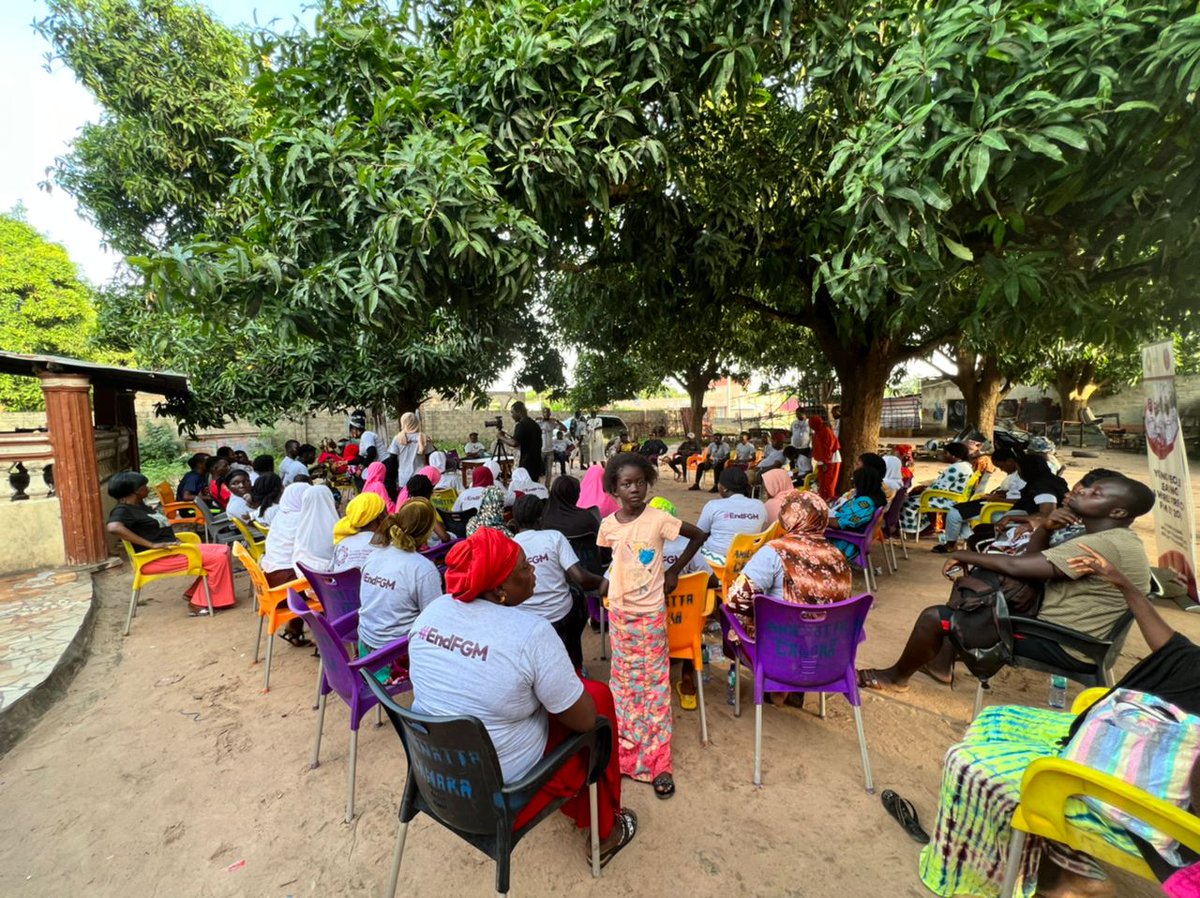 fgm_global's tweet photo. Community Engagement in  #Gambia🇬🇲 led by the country’s focal person @Fatima with other stakeholders. The consortium sensitised the community on #EndFGM #YouthEndFGM

@UNFPA @GlobalSpotlight @GPtoEndFGM https://t.co/ovPKhhw0ln