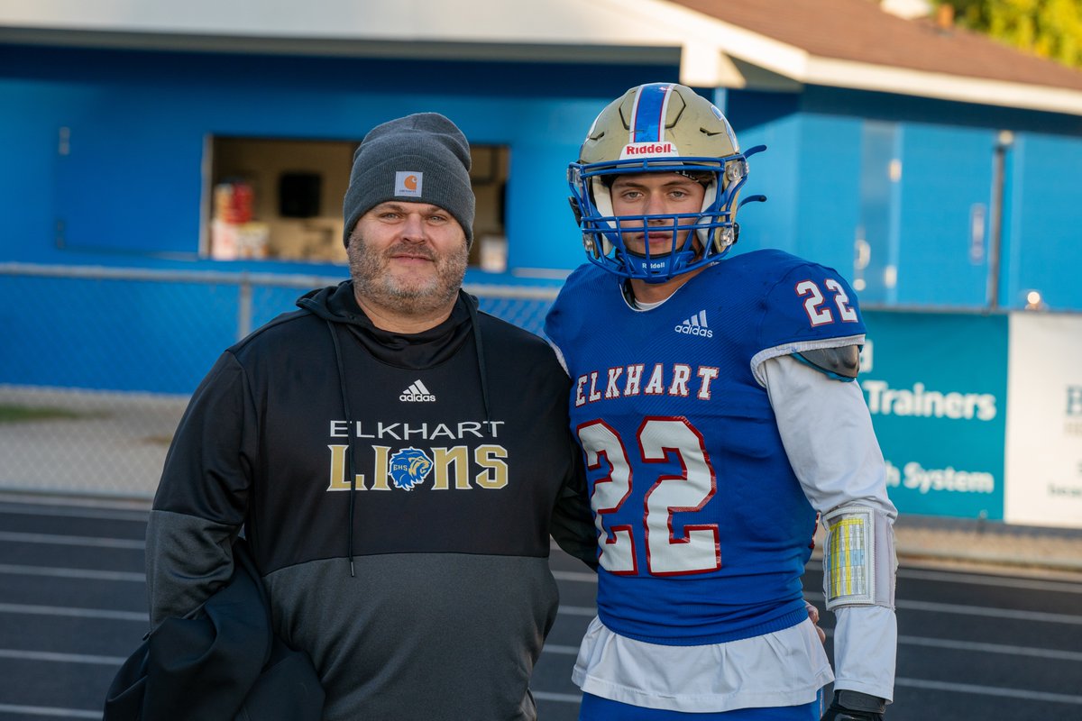 ElkhartNight's tweet photo. Elkhart Lions maul Marian 35-0 on Senior night!   Set: 3 @ElkhartLionsFB @ElkhartHSSports @ElkhartClub @CoachCurry213 @Fbtcoach @coachsaintlouis @ElkhartLions @hockeypimp17 @BallCoachMiller #PTP https://t.co/xwRR0Lhl33