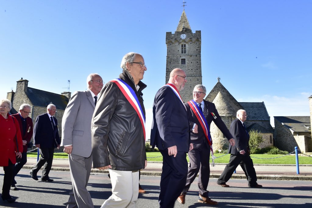 StTRAVERT's tweet photo. Hommage au monde combattant ce matin à #PortbailSurMer.Nombreux élus(ues) et portes-drapeaux lors du congrès de la #zonenord de la #Manche. Alors que la guerre enflamme l’Est de l’🇪🇺 le devoir de mémoire s’impose pour ne pas répéter les tristes balbutiements de l’histoire. #Paix https://t.co/Ppq83Ns1I2