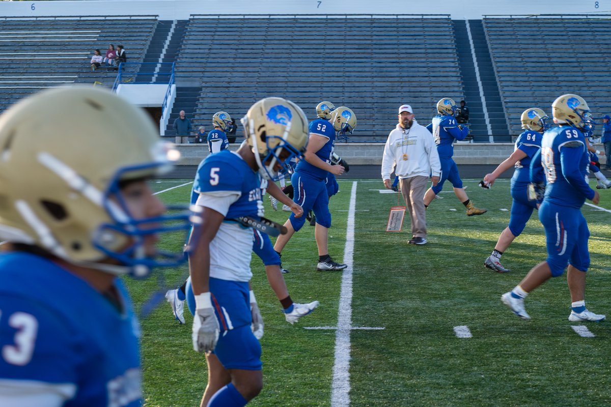 ElkhartNight's tweet photo. Elkhart Lions maul Marian 35-0 on Senior night!   Set: 1 @ElkhartLionsFB @ElkhartHSSports @ElkhartClub @CoachCurry213 @Fbtcoach @coachsaintlouis @ElkhartLions @hockeypimp17 @BallCoachMiller #PTP https://t.co/FHO267j6WS