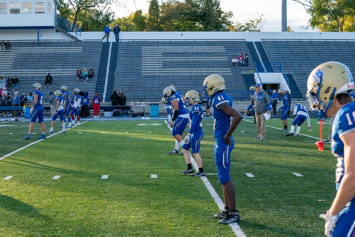 ElkhartNight's tweet photo. Elkhart Lions maul Marian 35-0 on Senior night!   Set: 1 @ElkhartLionsFB @ElkhartHSSports @ElkhartClub @CoachCurry213 @Fbtcoach @coachsaintlouis @ElkhartLions @hockeypimp17 @BallCoachMiller #PTP https://t.co/FHO267j6WS