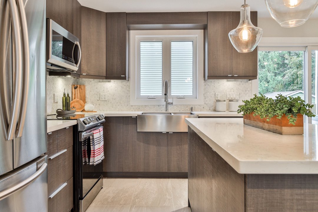 This home is gleaming with contemporary finishes,and was built and styled for a large family. We worked to create as much openness as possible in the home by carving out a layout that is really impactful.
⠀⠀⠀⠀⠀⠀⠀⠀⠀
The home is for sale;take a look realtor.ca/real-estate/24…