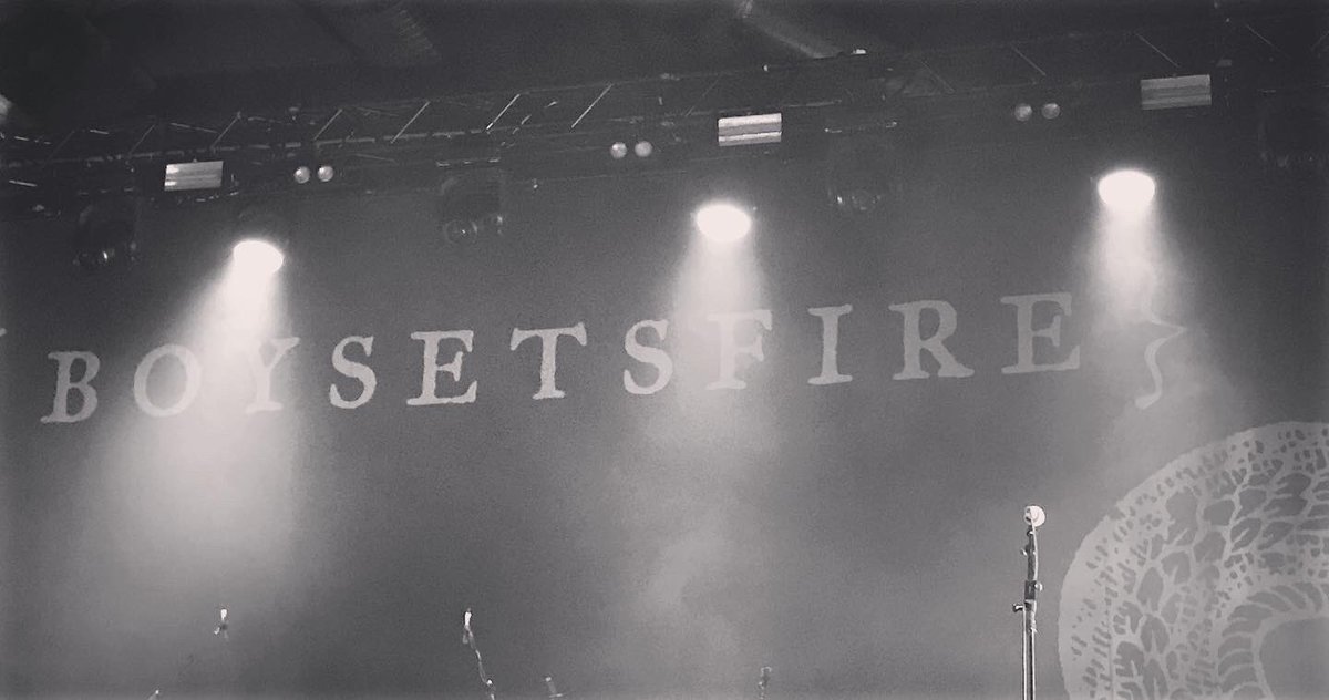 church_funk's tweet photo. Hossa-musikalische Recherche mit Geburtstag des one and only Chefhain Matze aka @chefhain_matze
Rakete und wir sehen uns gleich 🤙🏼
#chefhain #columbiahalle #glcrew #nicole #konzert #liveislive #live #birthday #berlin #gnr #deinemudda #ghostnotesradio #recherche https://t.co/7EuKOhgW3A