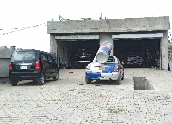 Project11_pk's tweet photo. Three black cars and a Beetle https://t.co/iOUAhW3xHJ
