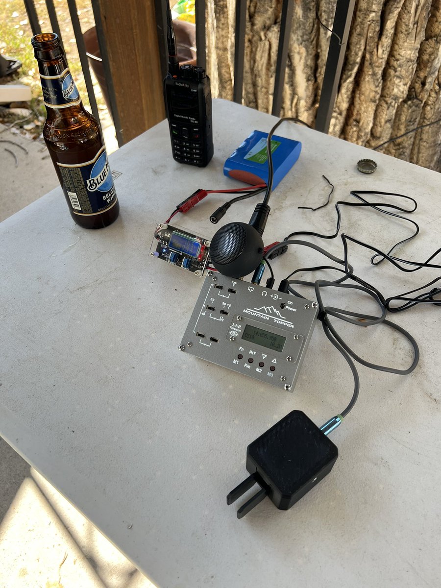 DeadRabbits8's tweet photo. CW on 20 meters with the Mountain Topper today. Enjoy your Sunday everyone! #HamRadio #CW #MorseCode #LNR #MountainTopper #Beer #Bioenno #QRP https://t.co/sRCn0PJ3a4