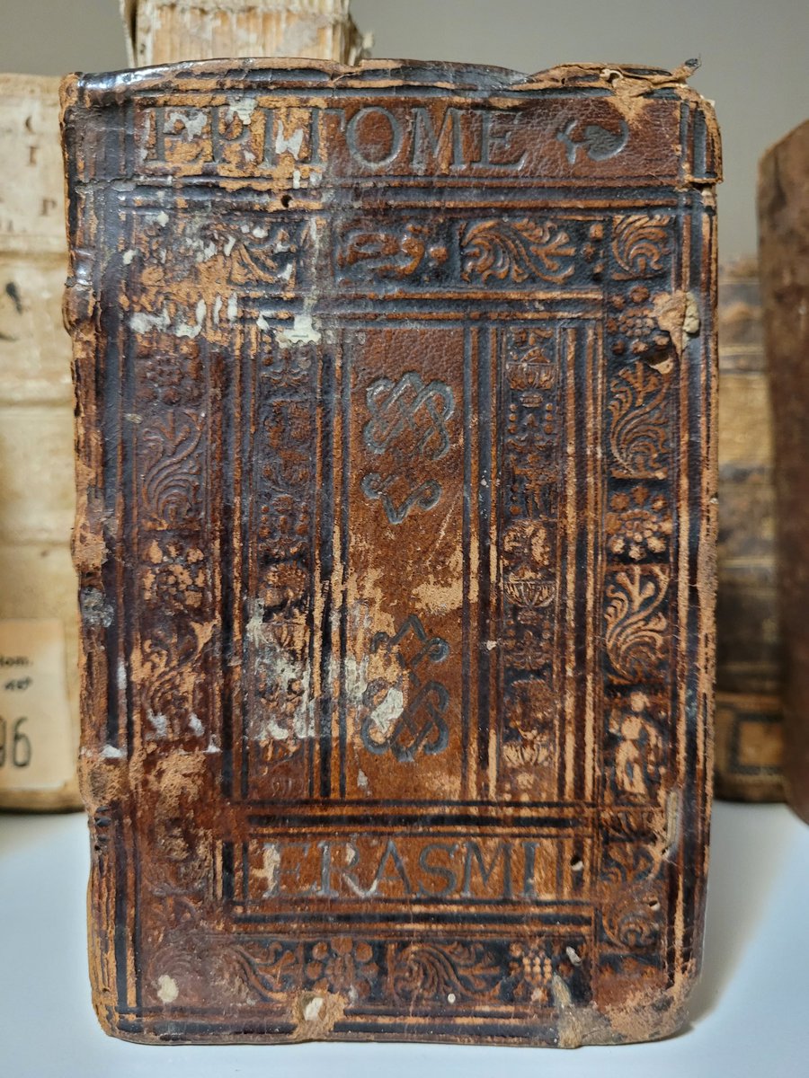 GuyWithTheBooks's tweet photo. It's been a long, loooooong time since I've had a small leather volume with blindstamp work like this one. And despite the condition issues, I just couldn't say no when the opportunity came up. https://t.co/PVY0McuDZU
