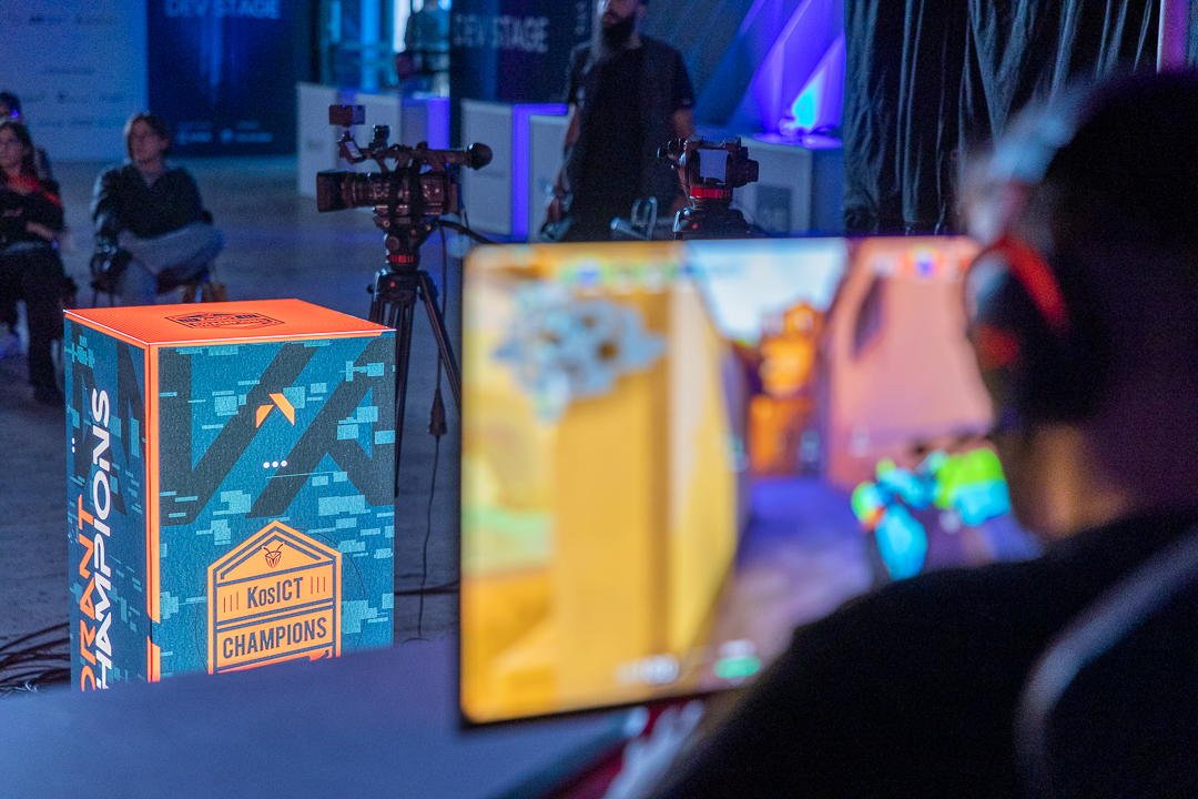 KosICT's tweet photo. 🔥 The heat on the Dev Stage was truly exciting 🔥

During yesterday’s Valorant tournament, the competitive atmosphere surrounded the room alongside anxiety and the desire for victory.🥇

The energy of the tumultuous crowd didn’t fail to keep us all wondering about the outcome. https://t.co/IBEvgk6SWF