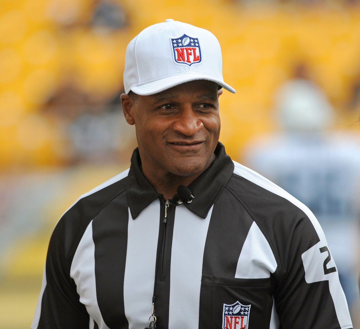 bezy_bby's tweet photo. Let’s put a face to a name: Jerome Boger!!!! He doesn’t know what a sack is in the NFL !! https://t.co/VPQssUAftv