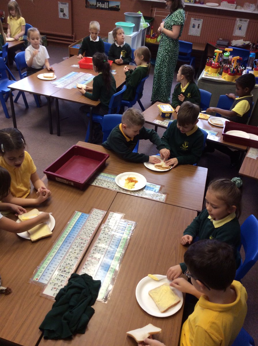 Y2_Vinnies's tweet photo. Making and eating marmalade sandwiches just like Paddington Bear https://t.co/qN9Hhv6cVV