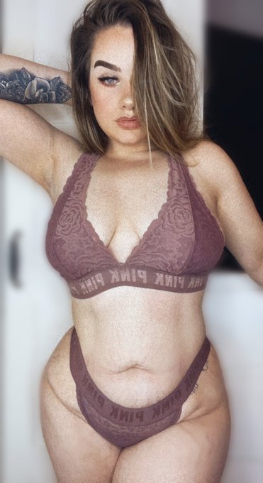 Just dropping the mom bod, hope you like &lsquo;em thiccc 😘😈   Sad sinful sunday is coming to an end but it&rsquo;ll<a href="/tag/masturbationmonday"class="tags"><span>#masturbationmonday</span></a>