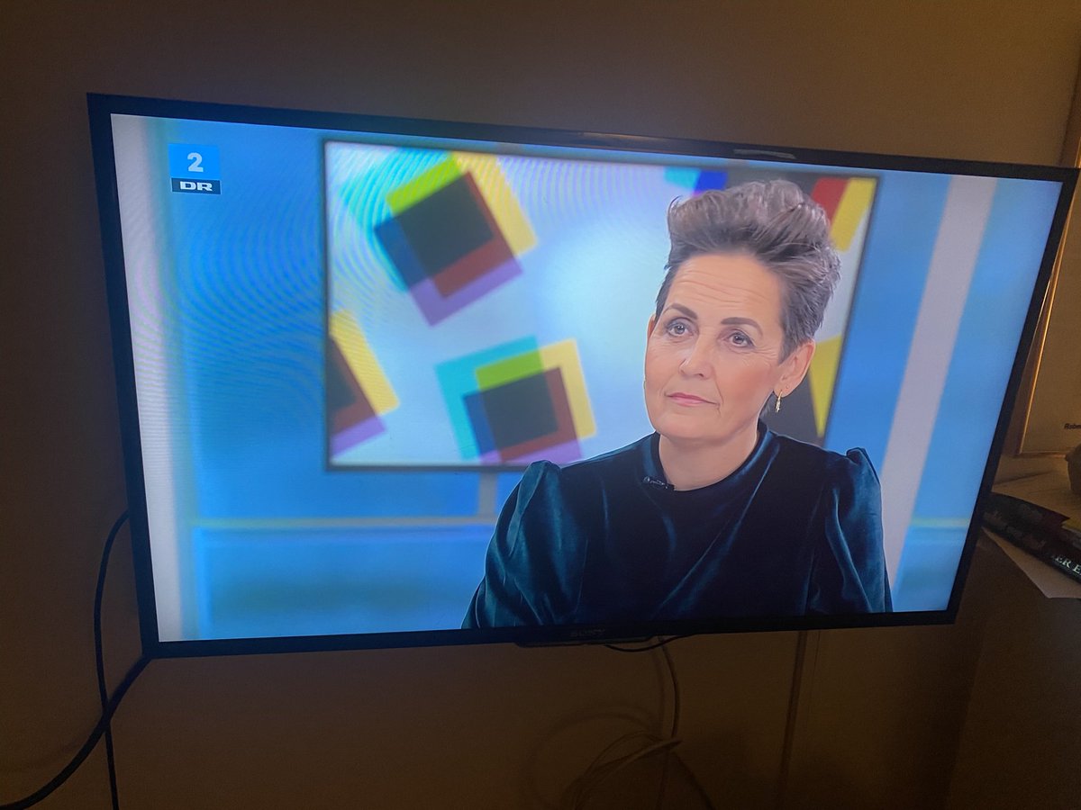 WestermannPeter's tweet photo. Så blev den magtfuldkommenhedsdebat parkeret af @PiaOlsen: 
- Den mest magtfuldkomne statsminister, jeg har oplevet, er Anders Fogh. Han gik ind i en ulovlig krig i Irak. Vi nedsatte en kommission. Da @larsloekke kom til, nedlagde han den.” Bum. #dkpol https://t.co/d4vwFTZQcH