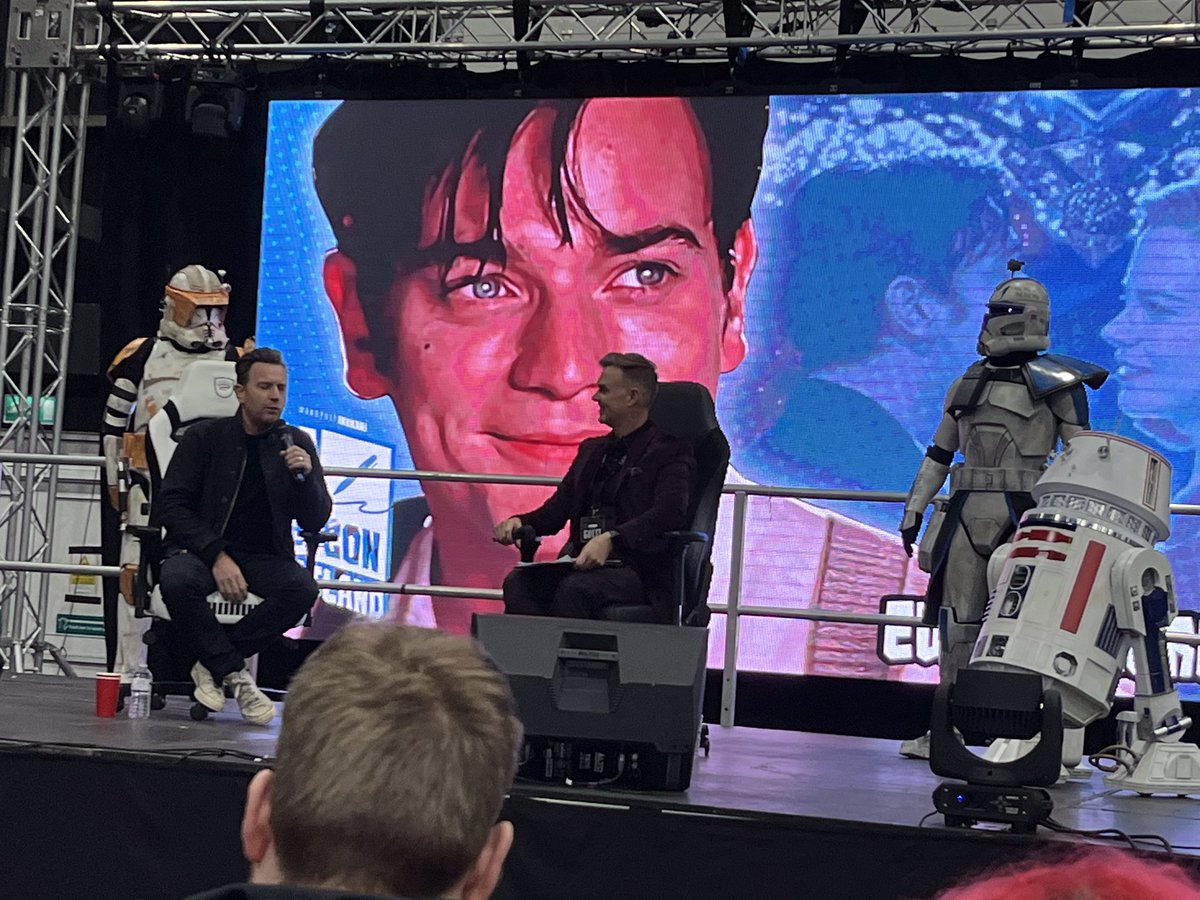 db7gta's tweet photo. Chats with #EwanMcGregor @comconscotland @EwanDaily #comicon #scotlandcomicon #edinburgh https://t.co/4ViJefJJpd