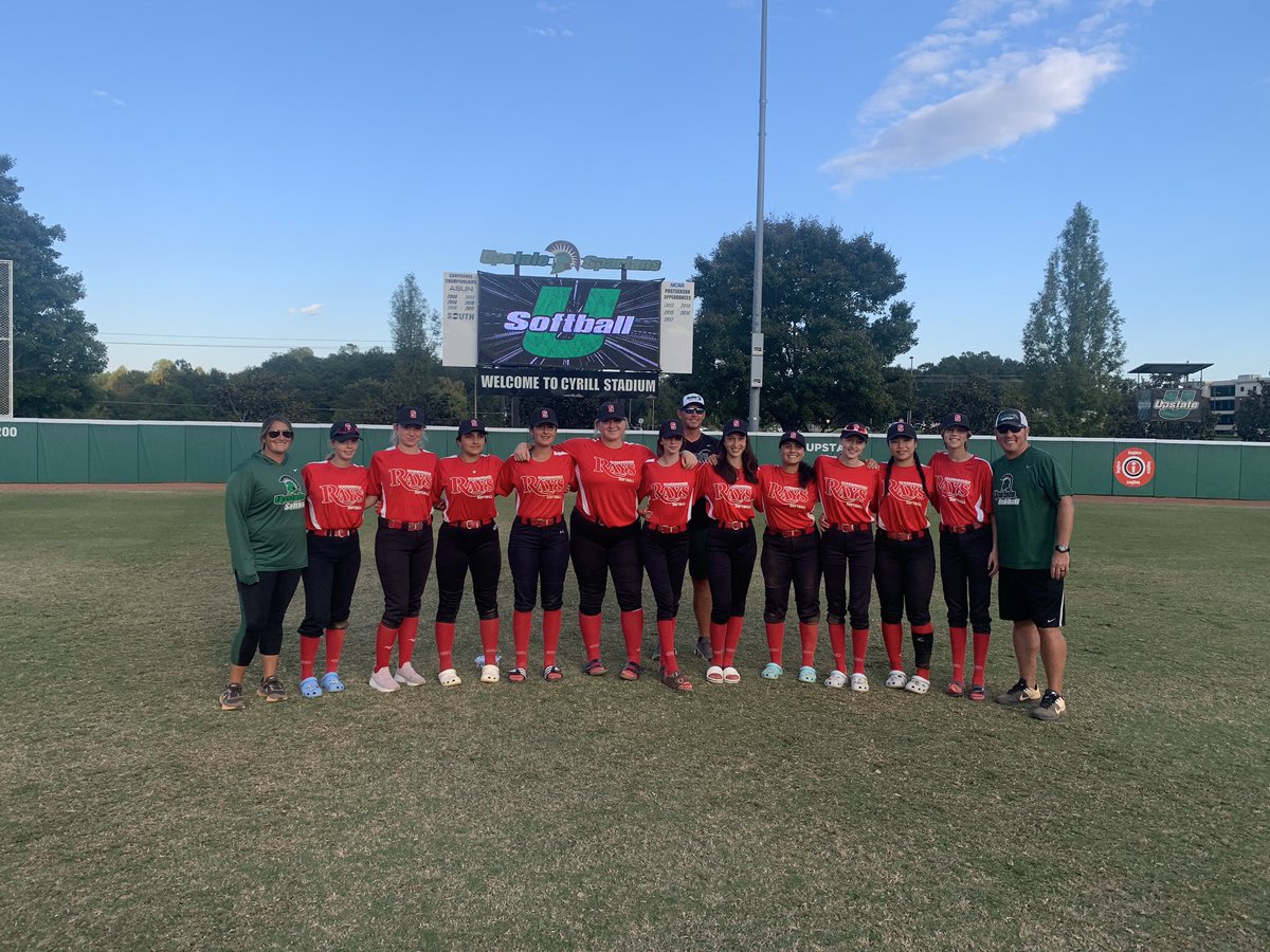 Eagles06Whitby's tweet photo. 5 of our Eagles spent an action packed weekend in South Carolina! Practicing and playing at Winthrop University @Winthropsoftbal Played 2 games against the talented @SoftballTdb team and then attending a camp @uscupstate @PACKUPSTATE … Great weekend, coaching and memories! https://t.co/5GK5wavoqx