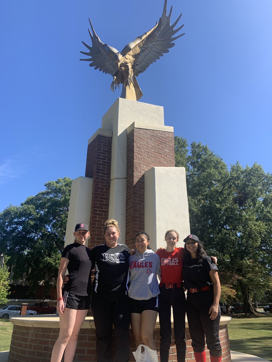 Eagles06Whitby's tweet photo. 5 of our Eagles spent an action packed weekend in South Carolina! Practicing and playing at Winthrop University @Winthropsoftbal Played 2 games against the talented @SoftballTdb team and then attending a camp @uscupstate @PACKUPSTATE … Great weekend, coaching and memories! https://t.co/5GK5wavoqx