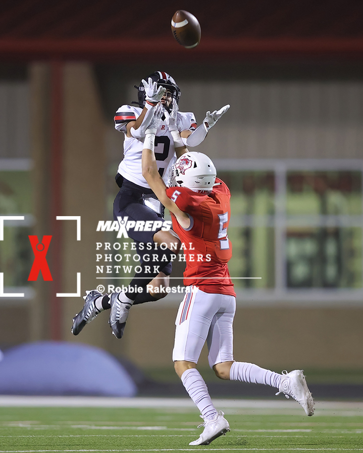 MaxPreps pro photos from the @RuskAthletics - Van game are up at t.maxpreps.com/3Ez4JDX @CoachTSitton @RuskHigh @BrailenTrawick @AidenMcCown14 @micah_givens @recruitrusk @etvarsity