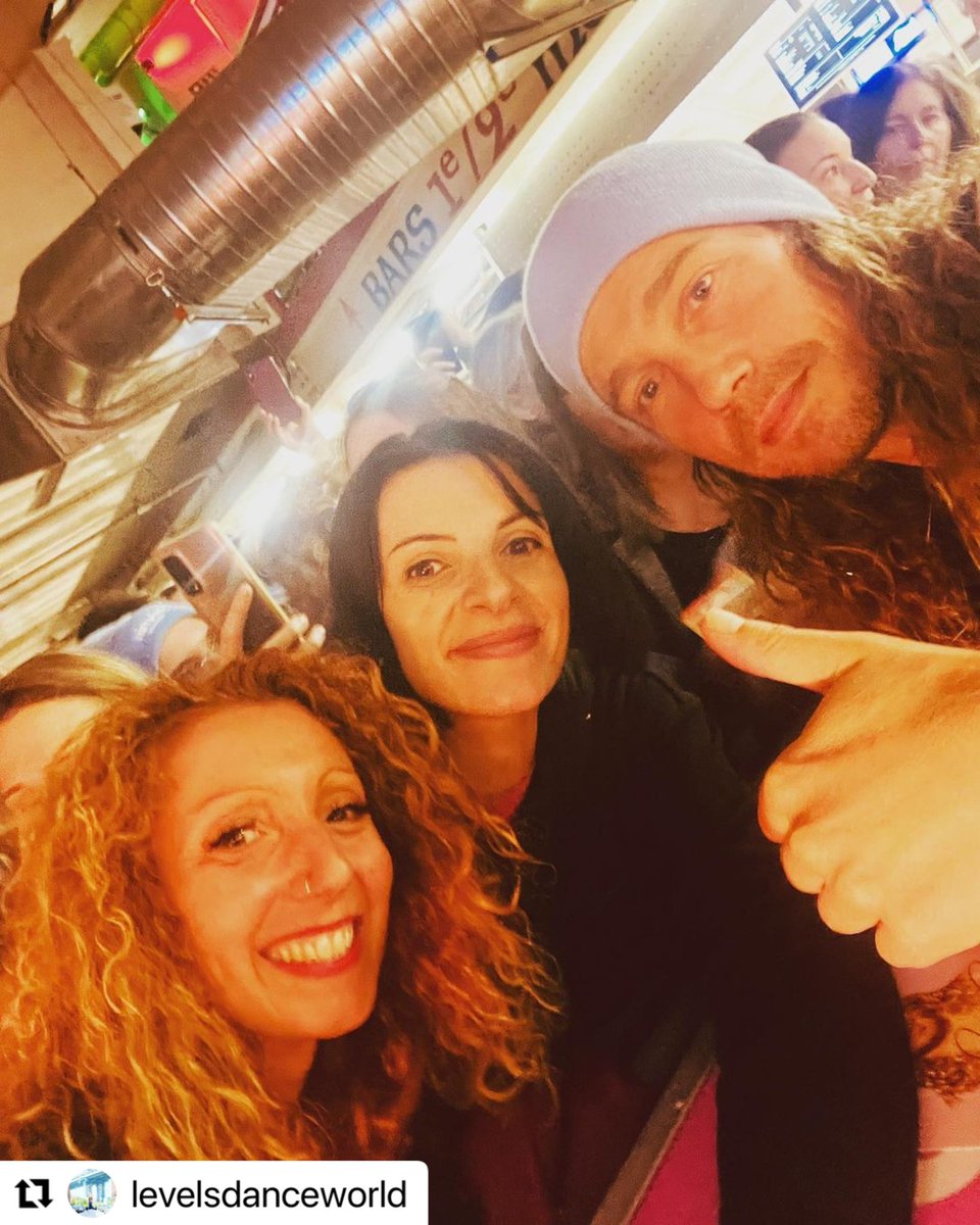 LevelS200601's tweet photo. Un apéro à Genève is always a good idea !!!!
Merci @jdoreofficiel pour ce show qu’on connaît mais qu’on revis toujours aussi fort et qu’on apprécie encore et encore !!!!🔥🔥🔥🔥🔥🔥🔥🔥🔥
Vivement le prochain apéro ❤️🔥❤️
#aiméetour #aiméeteam #arenagenève 💕💕💕💕💕💕💕💕 https://t.co/sSUtp6oyBz