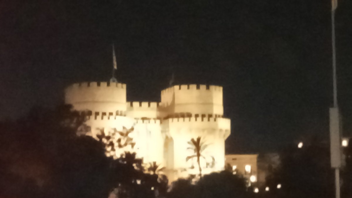 perez_llamas's tweet photo. Feliç Nou d'octubre a tots els valencians y valencianes. Tal dia com hui al 1238 Jaume I va conquerir la ciutat de València del domini de Al-Andalus. Els inicis d'un poble que va tenir el seu segle d'or.🎊🎊🎉🎉 https://t.co/wONFQBPEzq