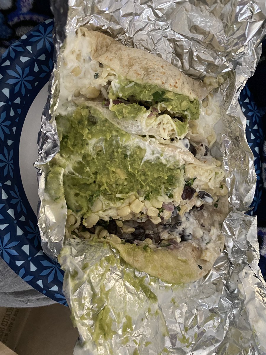 _lainney__'s tweet photo. yo @ChipotleTweets … do these look like tacos to you? how am i supposed to eat this🤠 https://t.co/tRVWMI2bWK