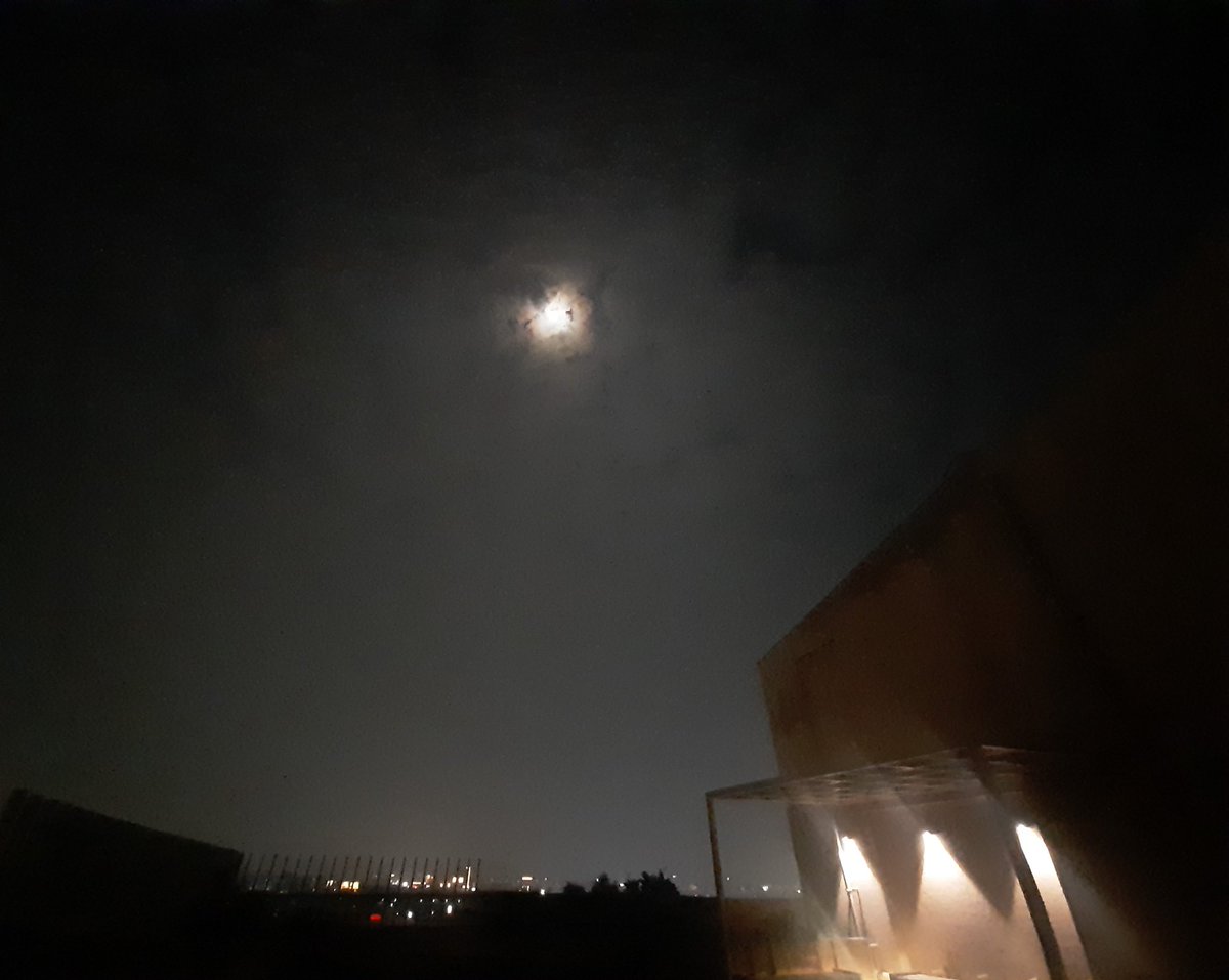 Dh1eDesai7's tweet photo. Moon's Night
Looking wonderful with Jupiter
#saradpoonam 💫
( have to say, it's li'l incomplete without #Doodhpoha 🤤 ) https://t.co/tWLs4MoYKY