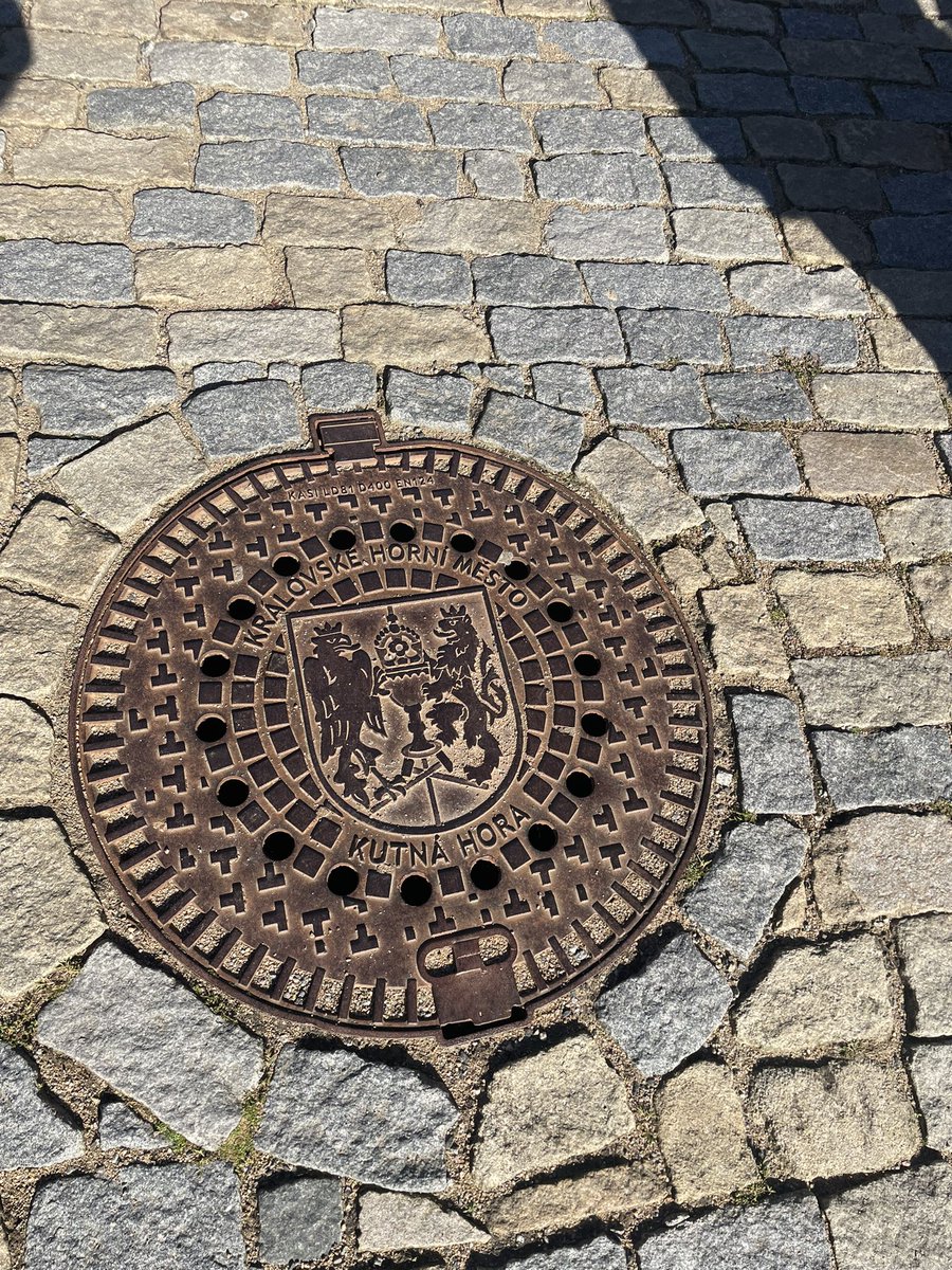 Predxican98's tweet photo. It has to be the Construction manager in me that make me take pictures of public utilities service covers . I just find fascinating the level of details that some cities put on them. #Constructionissues https://t.co/myQeNyjM9R