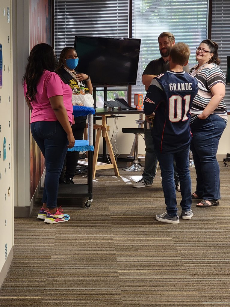 Nicole_Ra4t's tweet photo. This past week was Customer Service Week #SCFW2022.  There is no better job at AT&amp;T than serving our amazing and passionate frontline experts!  Great insight and feedback provided by our Richardson, TX technical support team! @NyeshaNicole03 @NGrande25 https://t.co/B6Fqt7zSs9