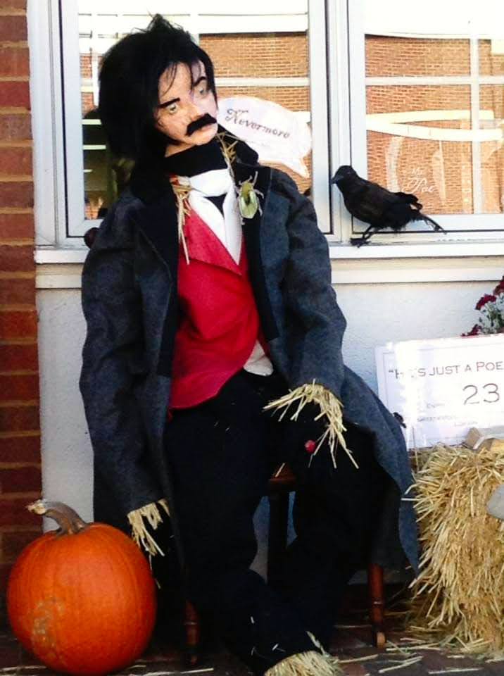 kirby_lives's tweet photo. Best Scarecrow Ever!! #ScarecrowsOnMain (don't  go looking for it now, this is from 6 years ago) #EdgarAllanPoe https://t.co/0qpHZkzGrz