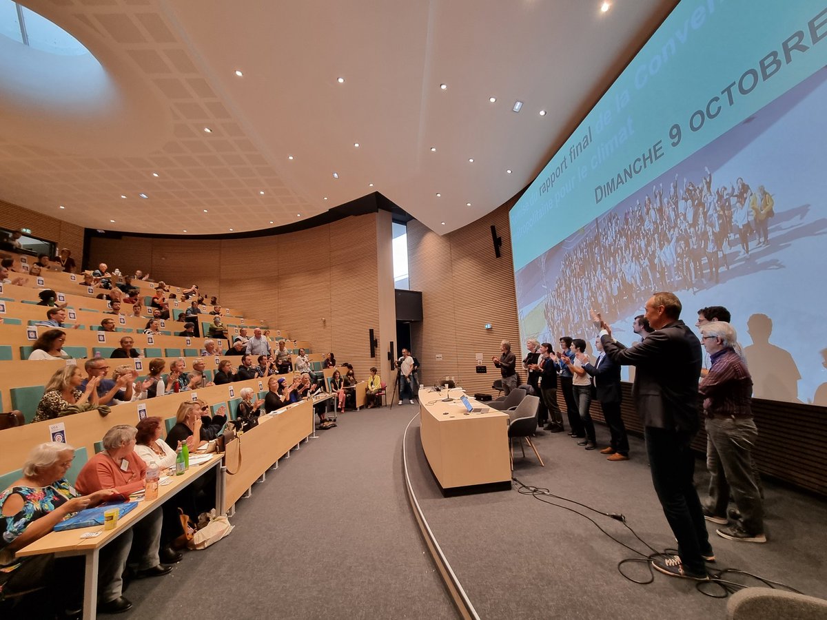 cferrari_38's tweet photo. #ConvCMC 🗣🌎 | Ils ont donné de leur temps et de leur énergie. Ce dimanche, les 120 citoyens tirés au sort sur le territoire métropolitain nous ont remis leur rapport avec leurs propositions détaillées. Un immense merci pour votre engagement. Rdv vendredi pour leur présentation! https://t.co/lCSLi75wAo