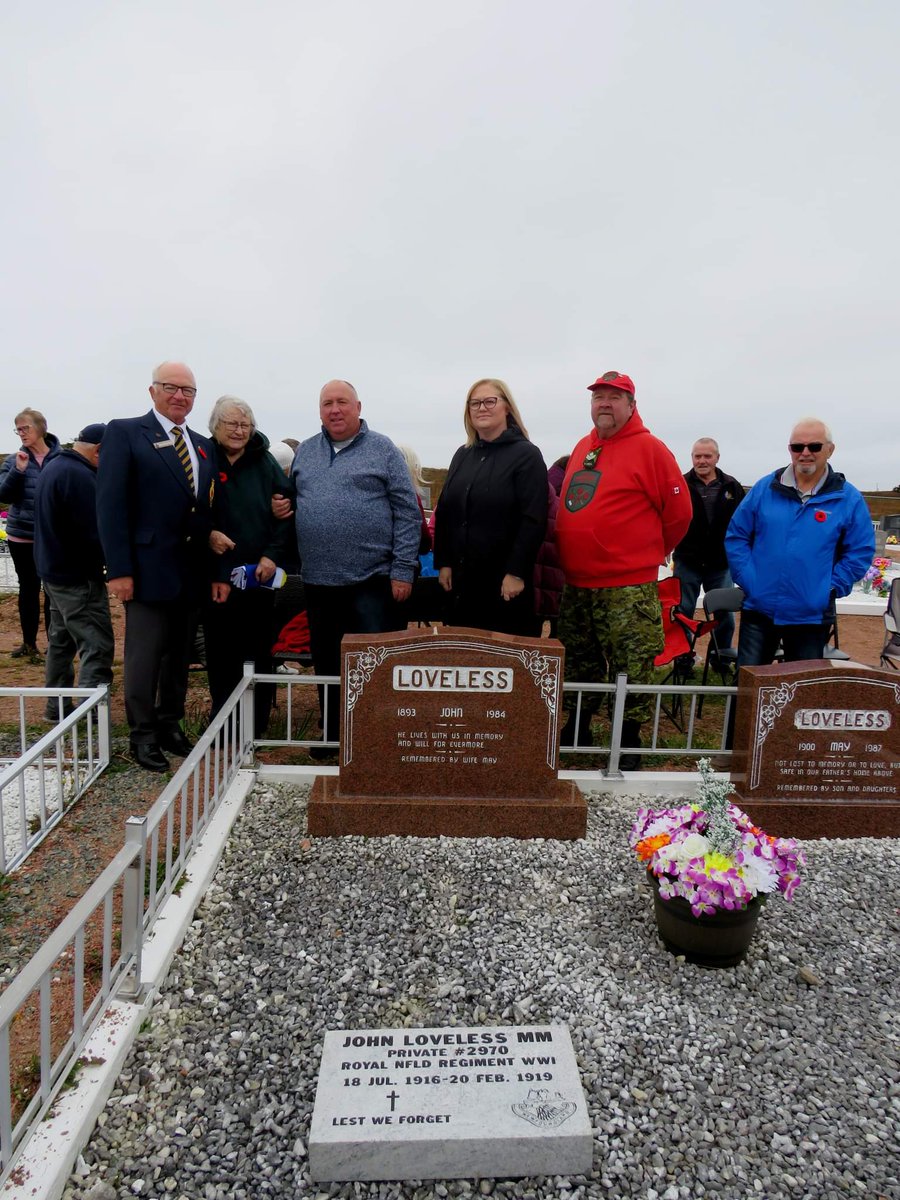 CaribouTrail's tweet photo. Trail member Doug Wells  organized the placing for Trail Group of another Footstone.  This time on the South Coast 

From Doug....

Footstone ceremony held today for Private John Loveless of Seal Cove.  50 people turned out for the ceremony.  The oly sildier from Seal Cove. https://t.co/RsJMnfU1Qe