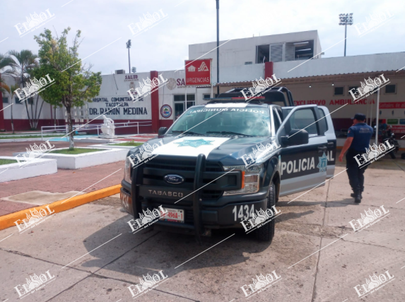 DiarioPresente's tweet image. #AlMomento 🔵 Se accidenta transporte público en la carretera estatal #Tacotalpa a Tapijulapa a la altura de La Estación. Hay varios heridos y no hay ambulancia, policías los trasladan al hospital regional de Tacotalpa.
Más información en el impreso
Vía: MANUEL ASCENCIO