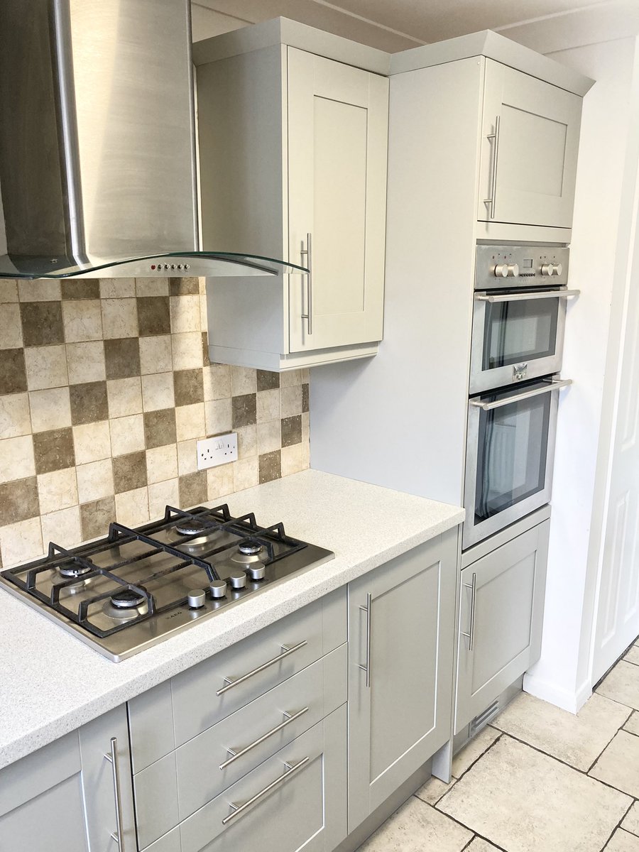 KCSUK_Ltd's tweet photo. Vinyl wrapped kitchen showing signs of water damage but easily repaired and looking like new !

Finished in Morrells PC and tinted in ‘Lamp Room Grey’

#kcsuk #spraying  #spraypaintedkitchen #paintedkitchen #kitchencabinetsprayinguk https://t.co/aolD7Q0j9R