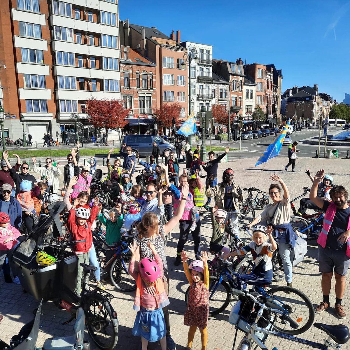 Une journée hyper-agréable pour une balade festive à vélo avec les enfants, les parents et... des crêpes! #KiddicalMass BXL Nord-Ouest

📸🚲🤩🌞 facebook.com/Kidicalmass.br…