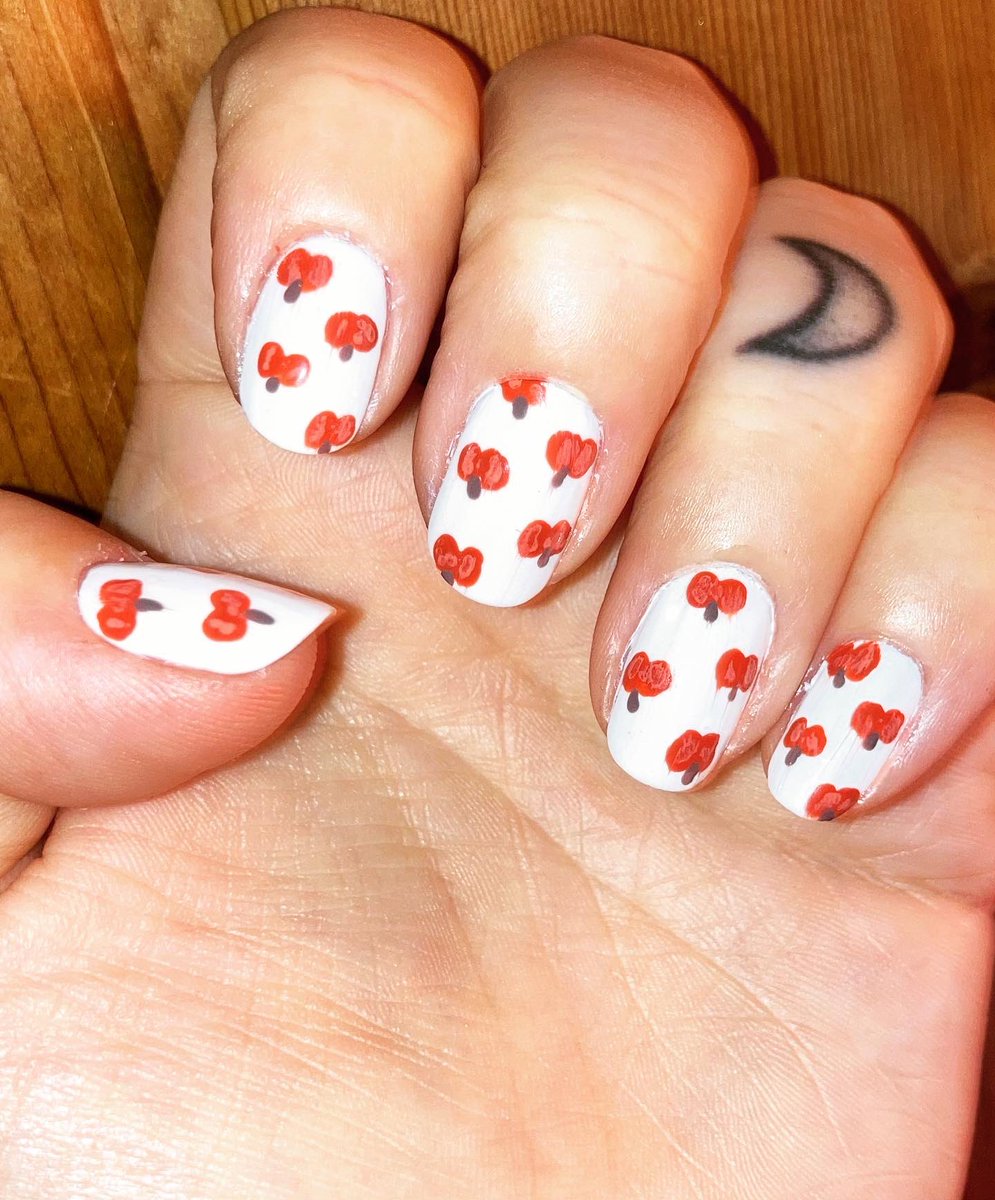 aHEART4MUSIC's tweet photo. More of my nail art!! Mini pumpkins!! ๐๐๐๐ค๐ #FallNailArt #NailArt #OctoberNails https://t.co/8fnKDVzVY3