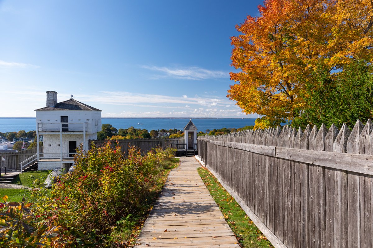 🍂REMINDER🍂 This time of the year some attractions are starting to close for the season or will close earlier in the day. For an up to date list of closing dates for Island businesses, visit our website: mackinacisland.org/season-updates/