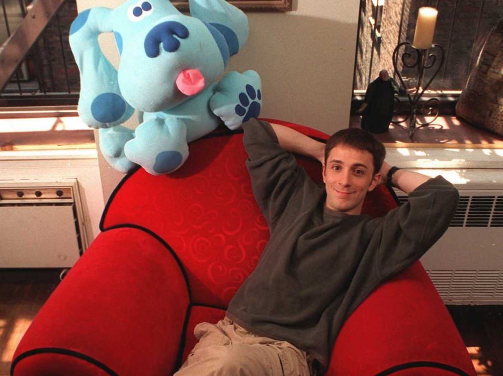 Happy birthday to the man who made my early childhood, Steve Burns. He s now 49. 