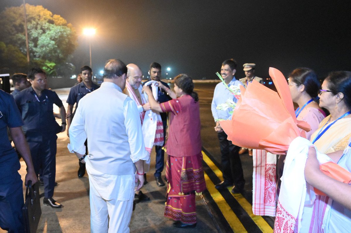 AjantaNeog's tweet photo. After successful completion of his Assam visit, Hon'ble Union Home Minister, Shri @AmitShah ji left for Delhi today. Saw him of at Jorhat Airport along with HCM @himantabiswa and Cabinet colleagues. https://t.co/kz1YA2XJxd