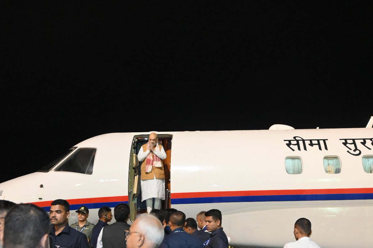 AjantaNeog's tweet photo. After successful completion of his Assam visit, Hon'ble Union Home Minister, Shri @AmitShah ji left for Delhi today. Saw him of at Jorhat Airport along with HCM @himantabiswa and Cabinet colleagues. https://t.co/kz1YA2XJxd