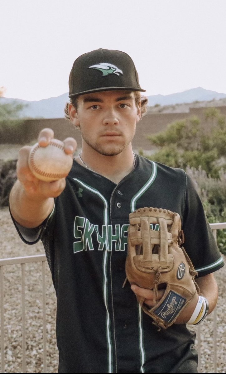 Late to the Senior Sunday pics party, but a sneak peek of Jacks pics  💚 <a href="/jackgrewe3/">Jack Grewe</a>