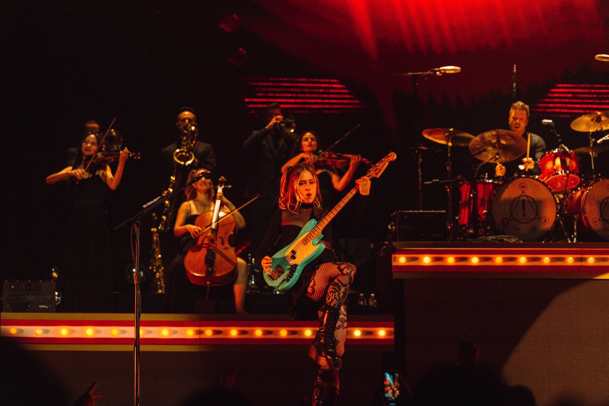 PanicAtTheDisco's tweet photo. Got a special place in our hearts for Nashville 💕 https://t.co/jrVQ7z0isV