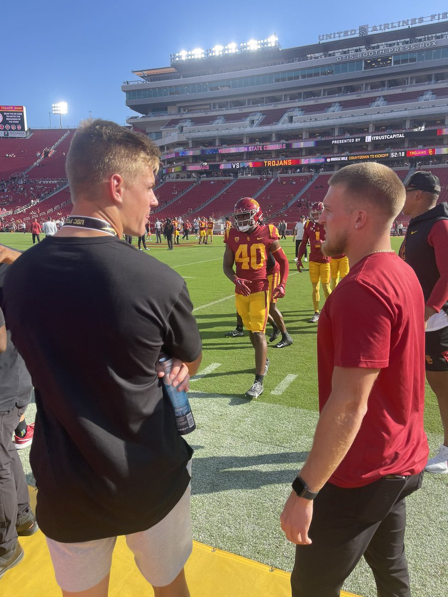 Thanks to @uscfb for a great visit and to everyone that made it happen! @WestonZernechel @AlphaRecruits15 @CoachGrinch