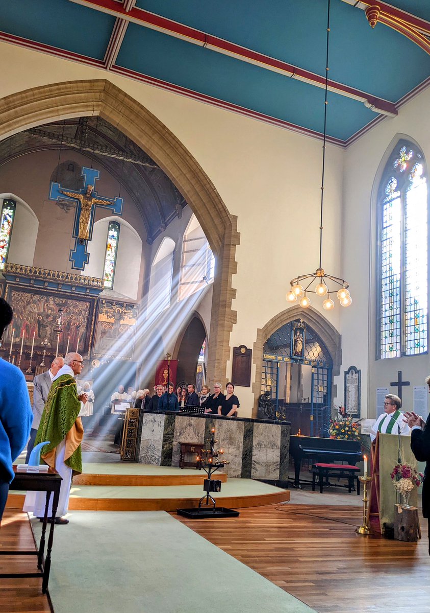 RichmondRector's tweet photo. Saying farewell to Fr Neil at St John the Divine this morning: a service filled with love, some sadness, but above all thankfulness. #Richmond https://t.co/g0XI5myYq9