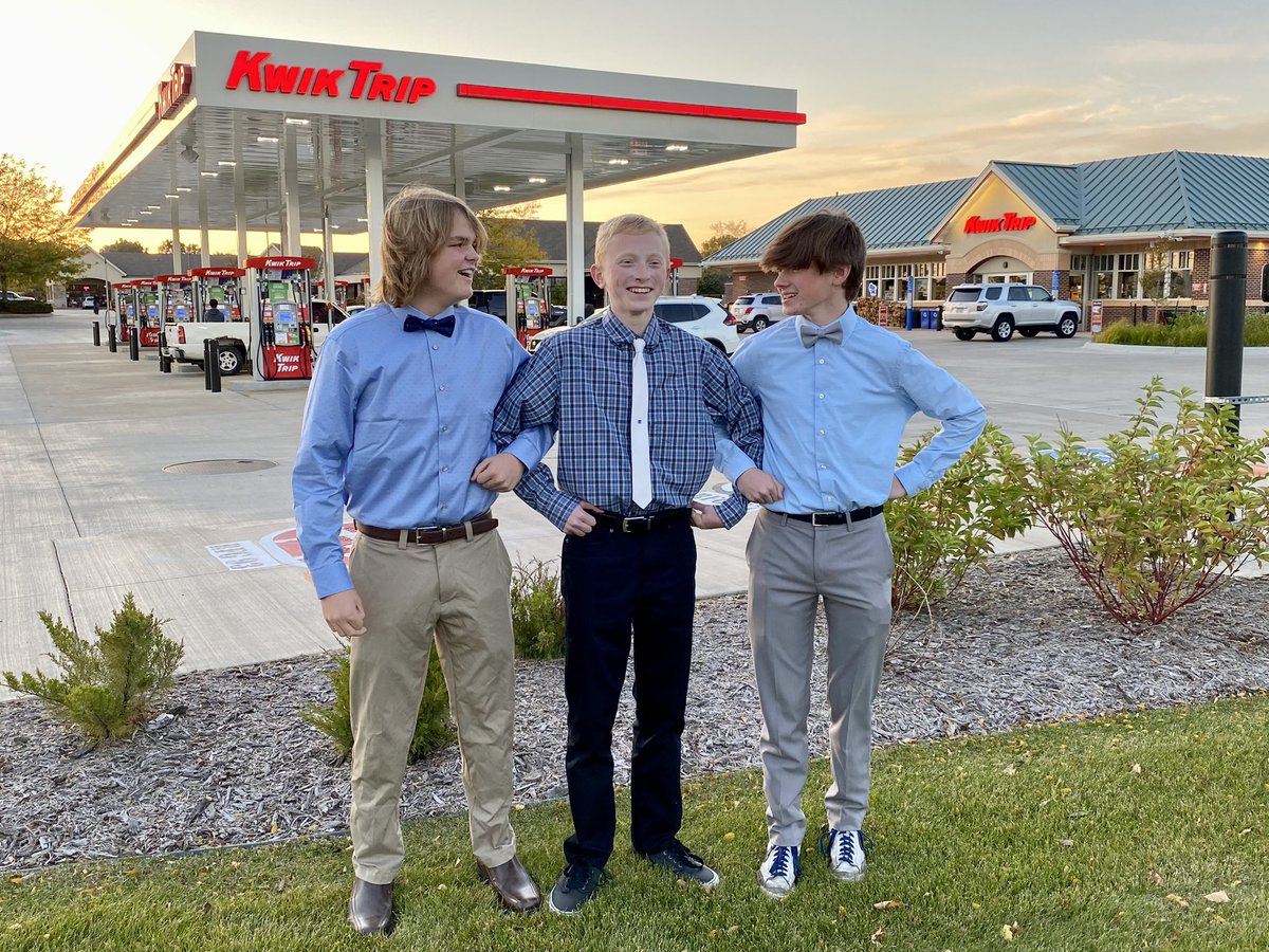jgieryn's tweet photo. #HOCO2022 Pix @KwikTrip 🤘 https://t.co/7p8Ep0axjn