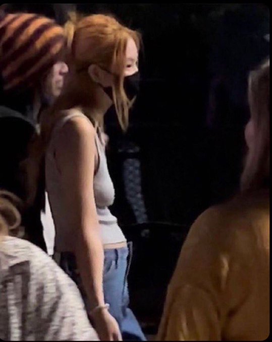 Pink40568227's tweet photo. #jennieputita la más fea de todo BP, después le sigue la ogra de #PigSoo, #rosegemidora #lisaanorexica https://t.co/1DBQ8X742A