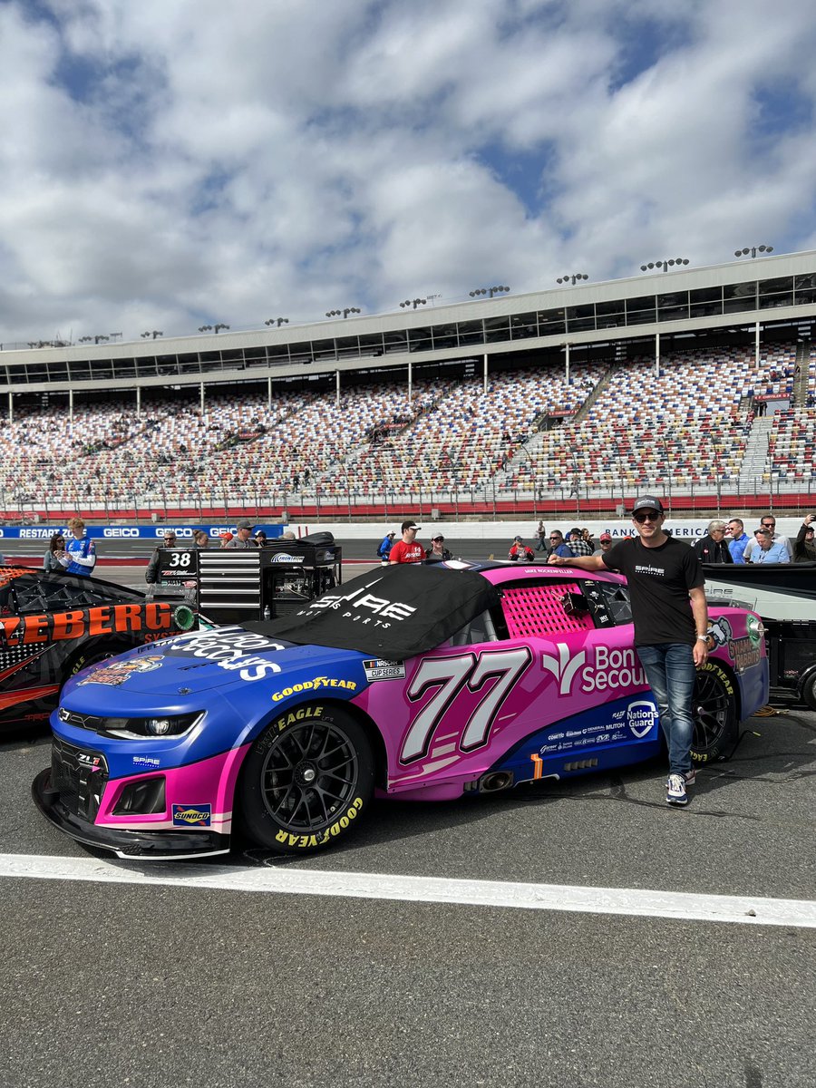 SwampRabbits's tweet photo. A beautiful day for the Rabbits to go racing! https://t.co/TrXXvv7Ccs