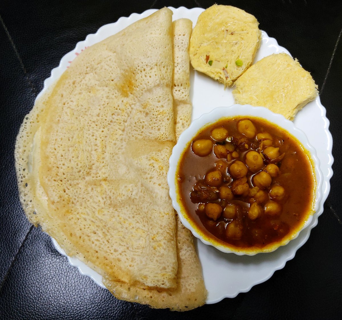 Nivedita_Odisha's tweet photo. Dinner platter😊😍
#homemadedinner #dinnerplatter #foodtweeter #foodworld #kendujhargarh #odisha #india https://t.co/3ZSltTBsba
