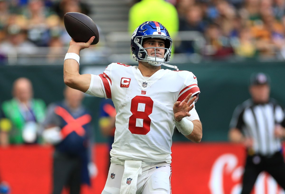 CBSSports's tweet photo. Daniel Jones nursed an ankle injury this week. 

The Giants were without WRs Kenny Golladay, Sterling Shephard, Kadarius Toney, &amp; Wan’Dale Robinson. 

Leonard Williams and Azeez Ojulari were inactive. 

Adoree Jackson left the game. 

The Giants beat the Packers to move to 4-1. https://t.co/qUx0wrmWZT
