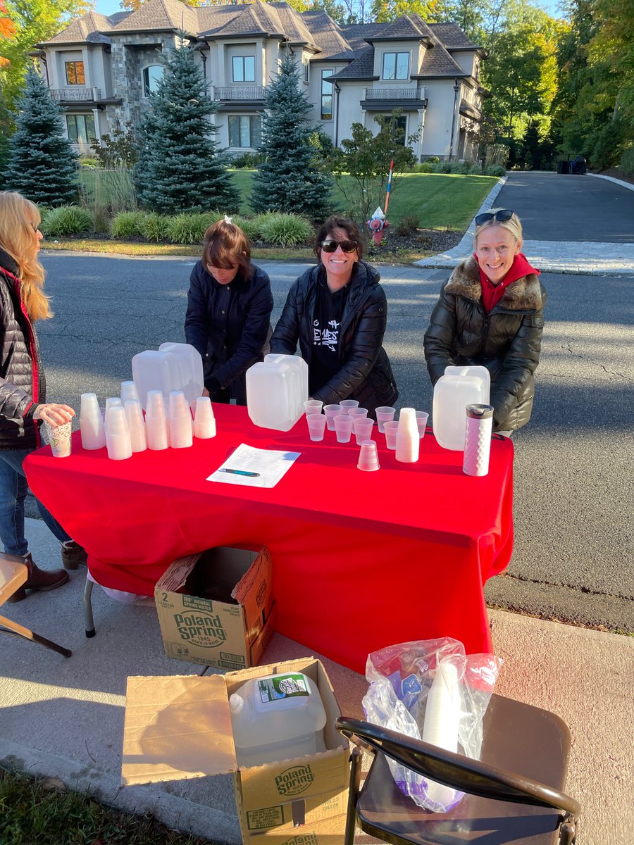 DemarestEdAssoc's tweet image. Demarest Education Association at the ready to support our hardworking students and their families on this perfect fall Sunday morning #wildcats #demarest5K
@DemarestSchools