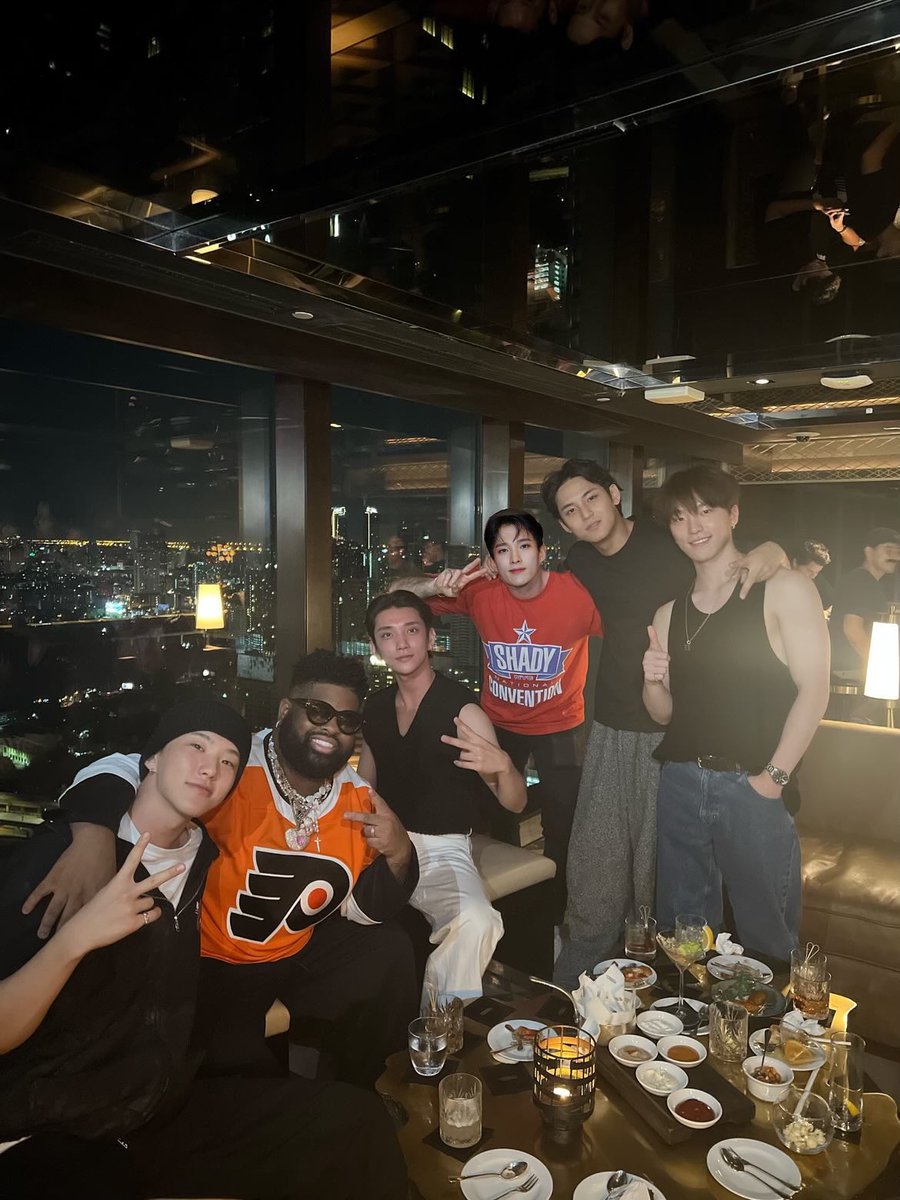 everybody dm’ing me, asking if I met DK. we didn’t get a chance to link so i had him photoshopped in 😂😂 lol seventeen + 💗🧸= 🔥🔥🔥🔥